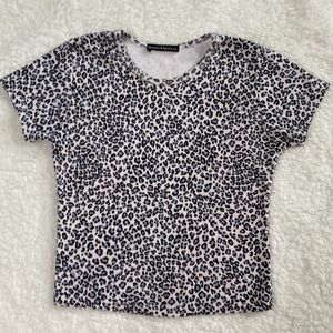 💰 3/$24 Brandy Melvillle cheetah print short sleeve top